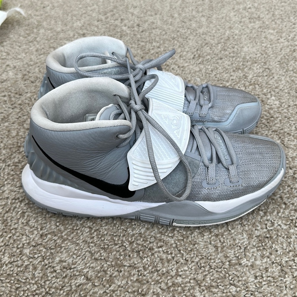 Nike Kyrie 6 Men’s Basketball Shoe Size 8.5